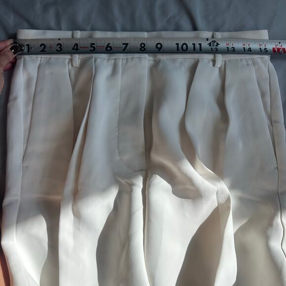 Banana Republic Off White, Pleated, Bermuda Shorts- 6 - Picture 7 of 9